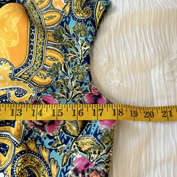 Eci Paisley Pencil Dress - Picture 6 of 10